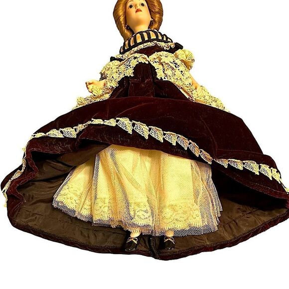 Vintage Franklin Mint Heirloom Musical Porcelain Doll Renata 1985. - Picture 4 of 11